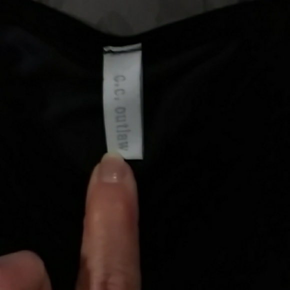 Beautiful top - Picture 2 of 3